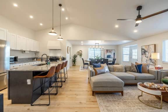 Meeting Place | Sleeps 17+ | Hot Tub & Theater Room