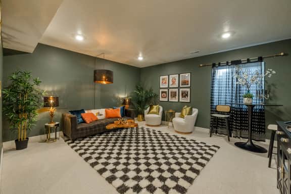Midnight Manor | Bold, Modern Vibes & Spacious