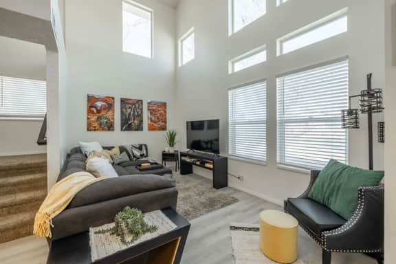 Month to Month Rental - Fire Pit, New Kitchen, Close to Salt Lake & Skiing