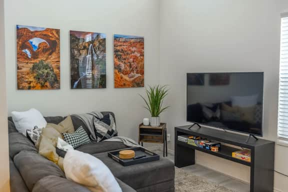 Month to Month Rental - Fire Pit, New Kitchen, Close to Salt Lake & Skiing