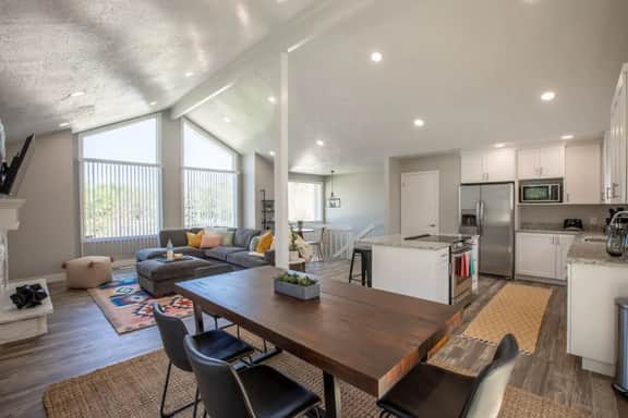 Near America First Field | Family & Pet Friendly Stay