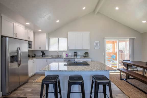 Near America First Field | Family & Pet Friendly Stay