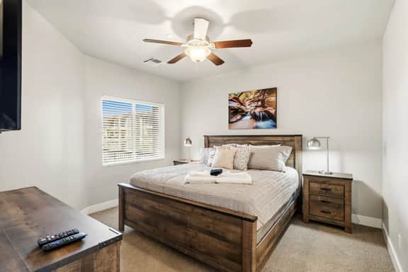 Poolside Suite Near Zion | Hot Tub | Pickleball