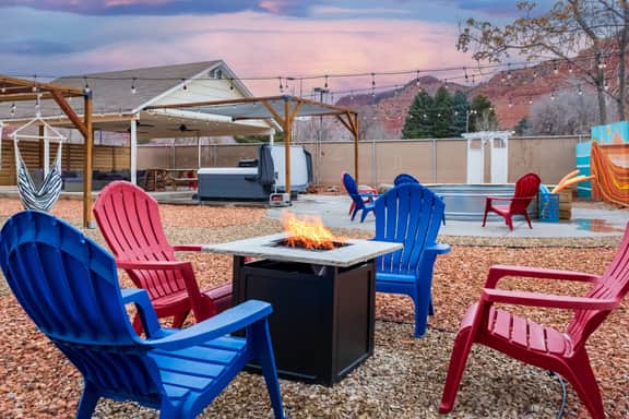 Short or Long-Term Ready | Dessert Retreat | Pets | Hot Tub