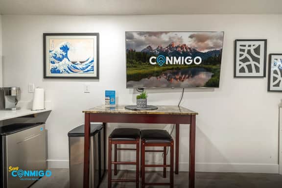 Silver Studio Oasis | Pet-Friendly Getaway Near Airport & Downtown Vibes