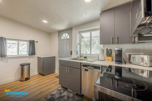 Silver Suite + Near Downtown