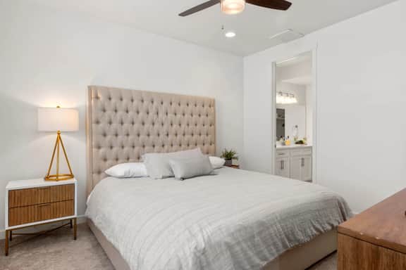Valley Views | Walk to Marina & Town | EV Ready