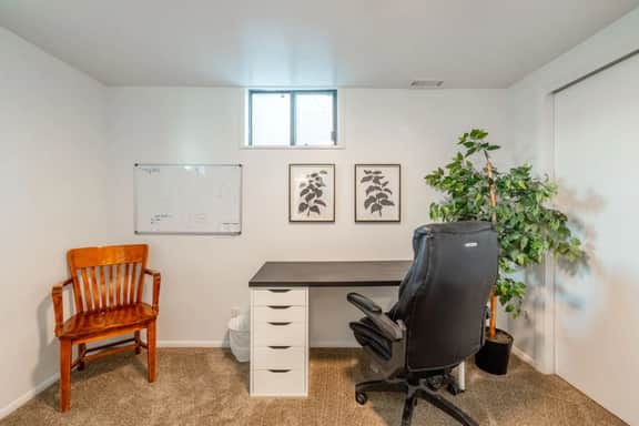 Cozy Stay | Patio | Full Kitchen | Long Term Ready - Image 3