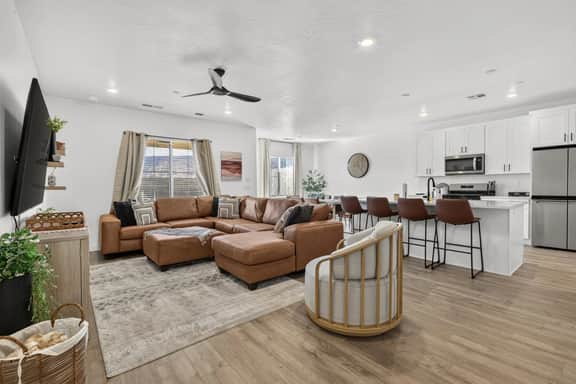 Near Zion & Sand Hollow | 3 King Suites + Pool - Image 2