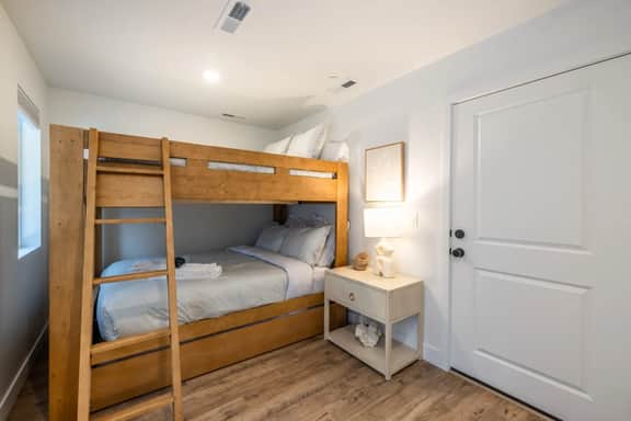 Family SLC Stay | Ski Access & Private Balcony - Image 5