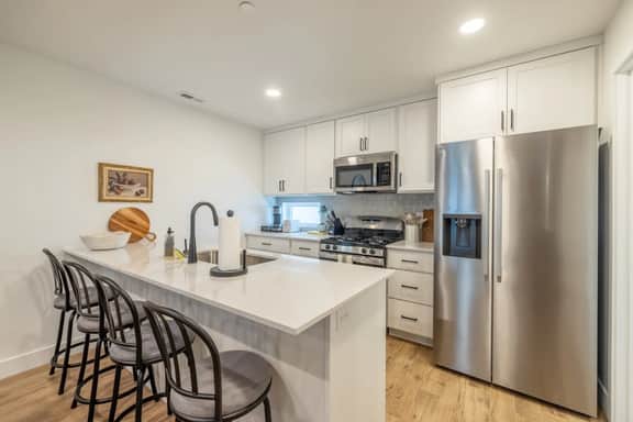 Family Townhome Near SLC | King Suite & Balcony - Image 2