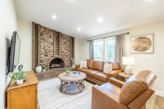 Saddle House with Saloon | Hot Tub | Fireplace | Ideal Ski Location - Image 2