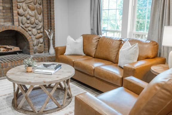 Saddle House with Saloon | Hot Tub | Fireplace | Ideal Ski Location - Image 4