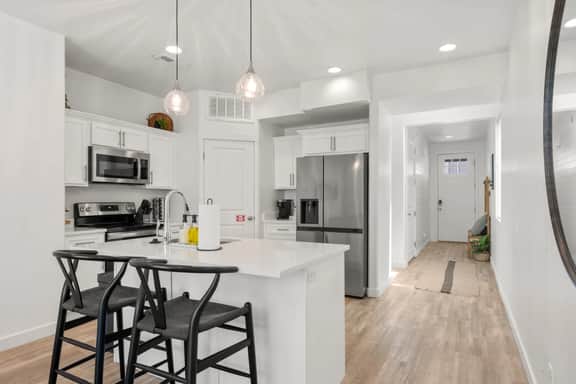 Valley Views | Bear Lake Marina | King Suite + BBQ - Image 2