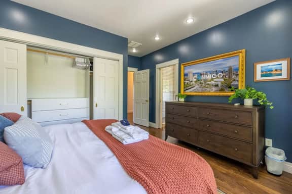 Stay at a Lovely Victorian home -Great Godfrey - Pets allowed|Hot Tub|Office|EV Charger - Image 3