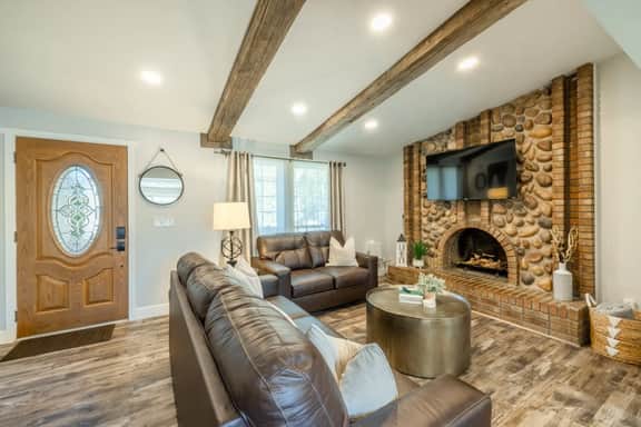 Family Game Night Getaway | Hot Tub + Billiards - Image 3