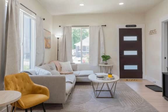 Downtown SLC Bungalow: Near TRAX | Long-Term Stays - Image 4