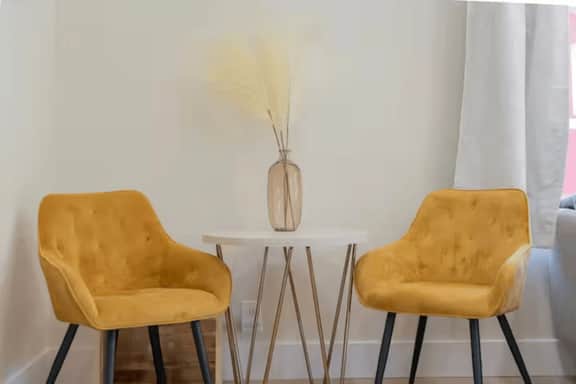 Downtown SLC Bungalow: Near TRAX | Long-Term Stays - Image 2