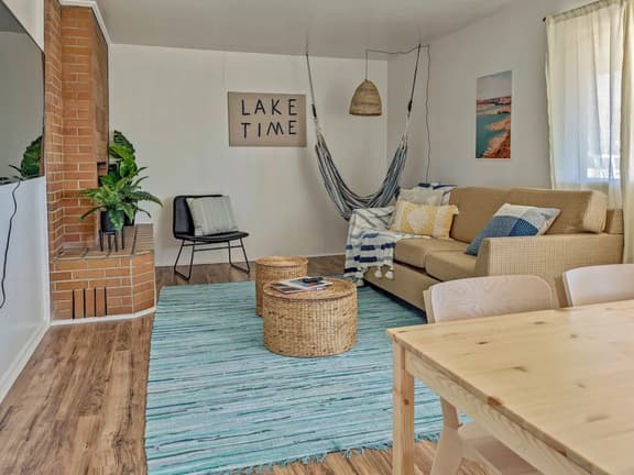 Budget Traveler Friendly Apartment | Lake House Escape