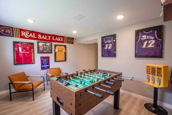 Diamond Escape: Family Fun with Hot Tub, Trampoline & Spacious Yard - Image 1