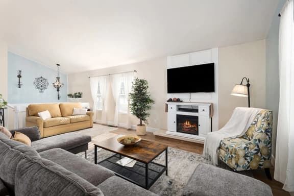 Family Getaway: Modern Farmhouse for Adventure!
