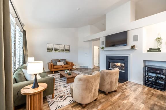 Great Green Mountain Retreat + Game Room + Hot Tub