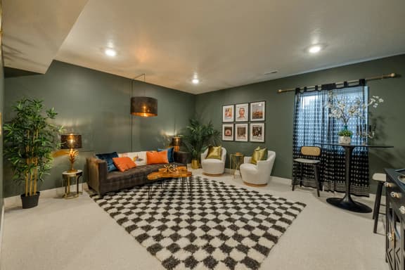 Midnight Manor | Bold, Modern Vibes & Spacious - Image 1