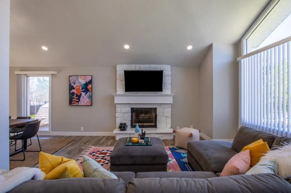 Near America First Field | Family & Pet Friendly Stay