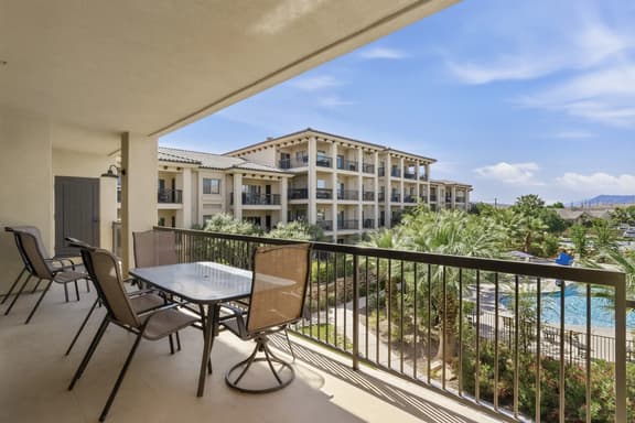 Poolside Suite Near Zion | Hot Tub | Pickleball