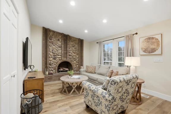 Saddle House with Saloon | Hot Tub | Fireplace | Ideal Ski Location