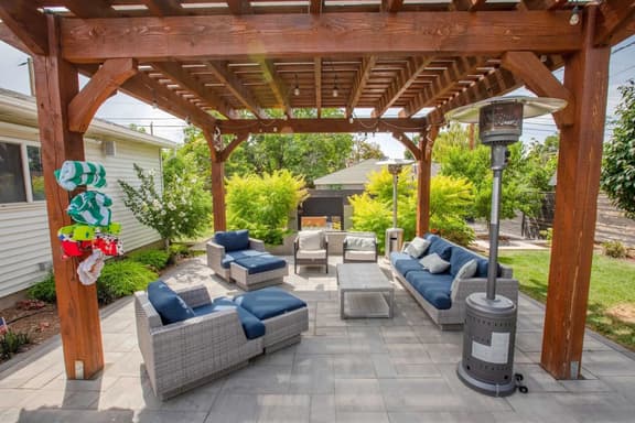 Salt Lake City Retreat • Hot Tub • Big Backyard • Near Ski Resorts