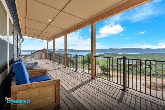 Bear Lake Retreat | Lake Views & Games - Image 1