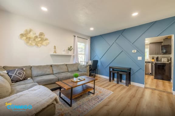 Silver Suite + Near Downtown