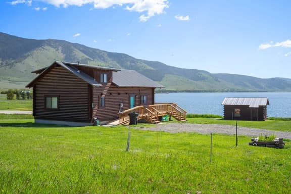 Trout Trap Lakefront Retreat | BBQ Grill & Cozy Firepit by the Water