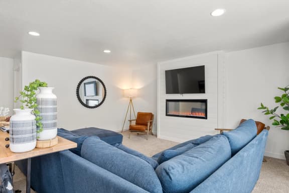 Valley Views | Walk to Marina & Town | EV Ready