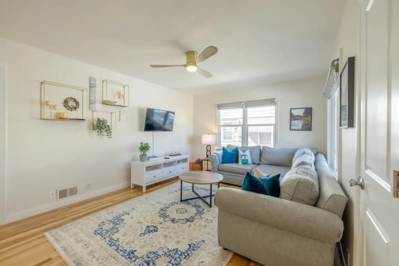 Walk to Downtown • Ski Ready • Near the U