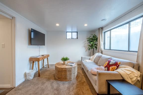 Cozy Stay | Patio | Full Kitchen | Long Term Ready - Image 1