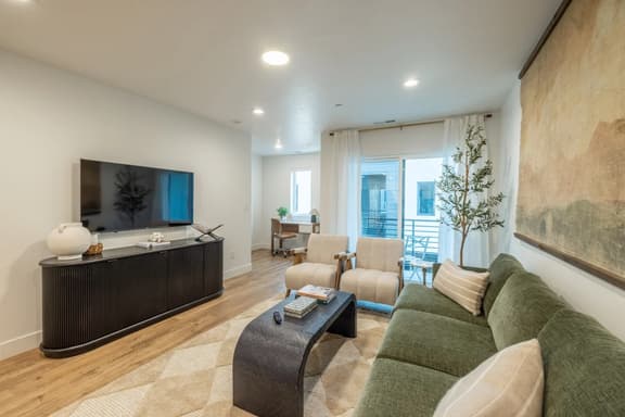 Family Townhome Near SLC | King Suite & Balcony - Image 1