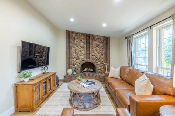 Saddle House with Saloon | Hot Tub | Fireplace | Ideal Ski Location - Image 1