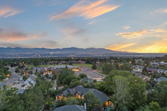 Historic Sandy Estate | Mountain Views + Speakeasy - Image 1